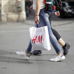 H&M nahrádza plastové tašky papierovými H&M nahrádza plastové tašky papierovými