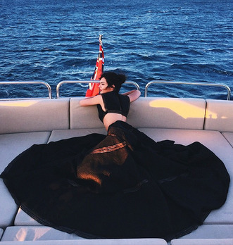 Kendall Jenner, luxusná jachta a Cannes jednoducho idú dokopy.