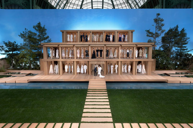 Ekologická haute couture a drevený domček "pre modelky" podľa Lagerfelda. 